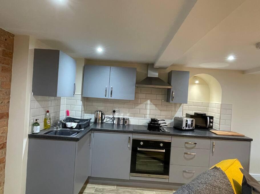 1 Hatton House 2 Bedroom 2 Bathroom Spacious Basement Flat Newark upon Trent 외부 사진