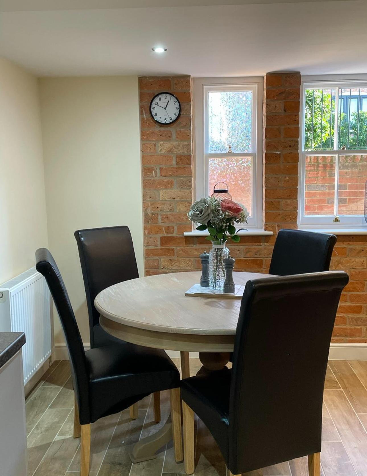 1 Hatton House 2 Bedroom 2 Bathroom Spacious Basement Flat Newark upon Trent 외부 사진